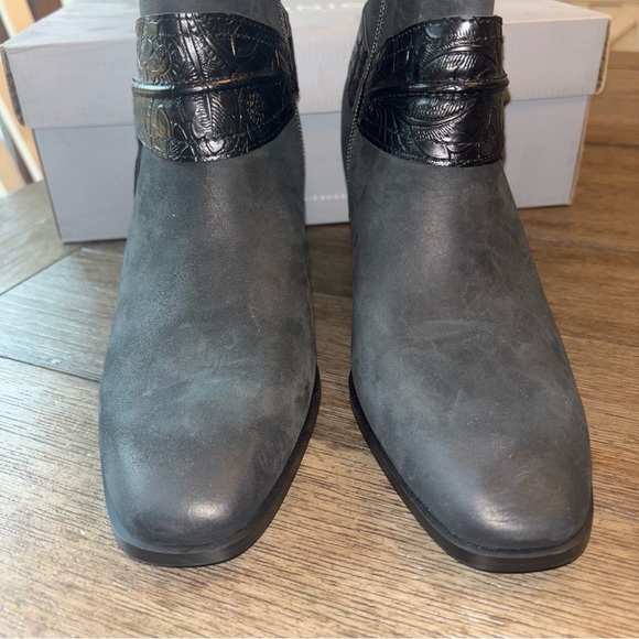 Vionic Black Ankle Booties with Sleek Design - Picture 5 of 10